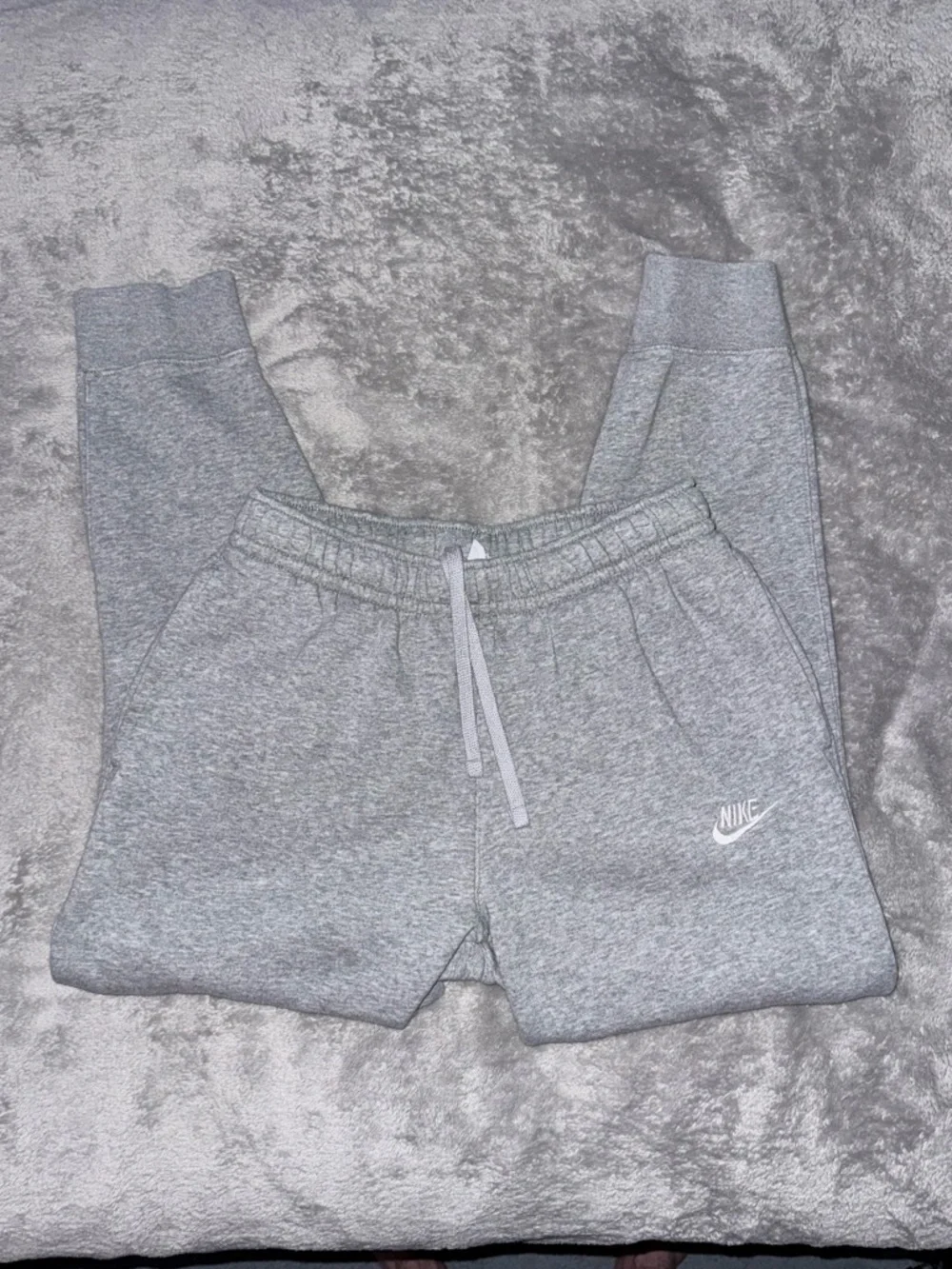 Nike Men's Light Gray Heather Joggers